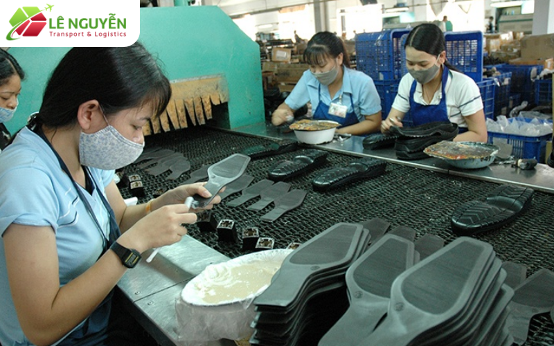 Áp lực tuân thủ pháp luật và khung quản lý chưa đồng bộ
