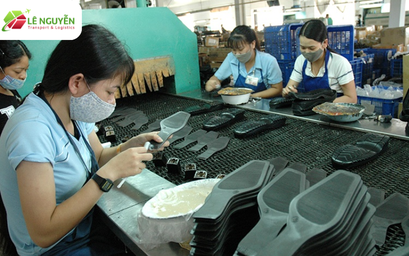 Áp lực chi phí và tái cấu trúc mô hình sản xuất toàn cầu