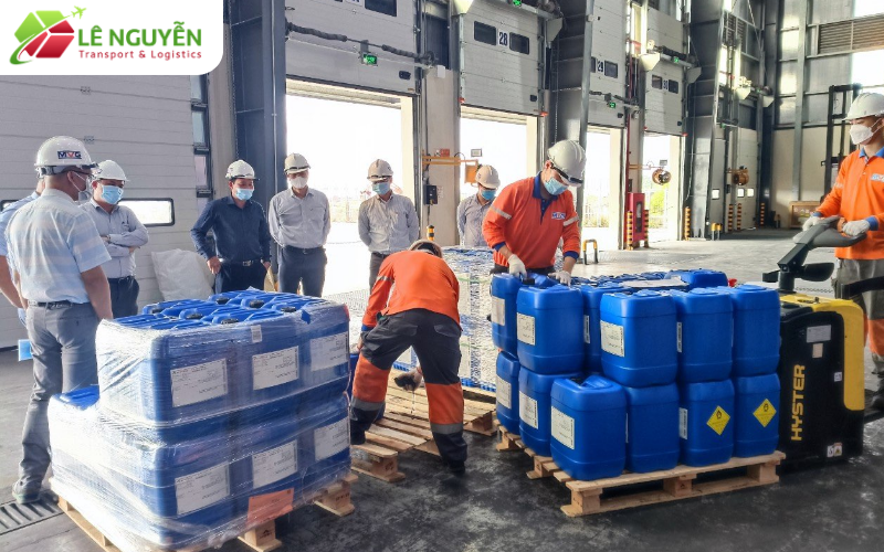 Quy định khi làm thủ tục xin cấp giấy phép nhập khẩu tiền chất công nghiệp tại Bộ Công Thương