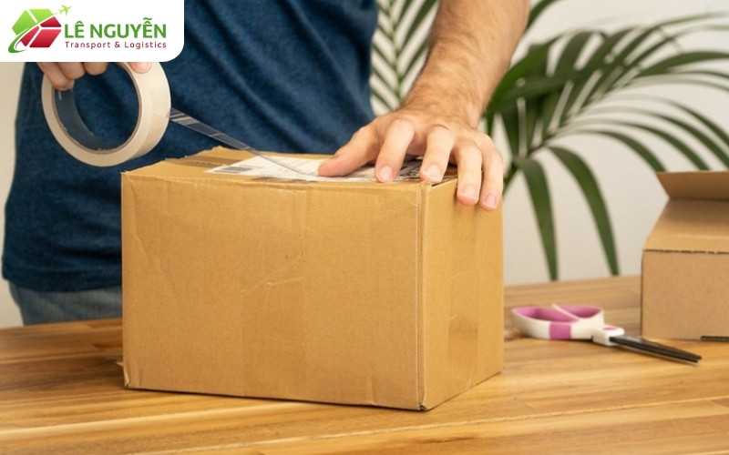 nhập khẩu mô hình từ Trung Quốc - dán nhãn vận chuyển kiện hàng
