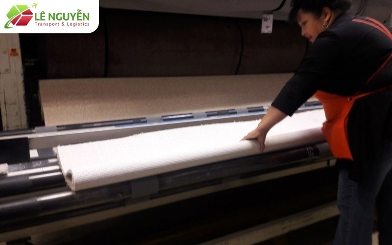 Công bố hợp quy thảm trải sàn nhập khẩu - cuộn thảm chờ lấy mẫu thử nghiệm