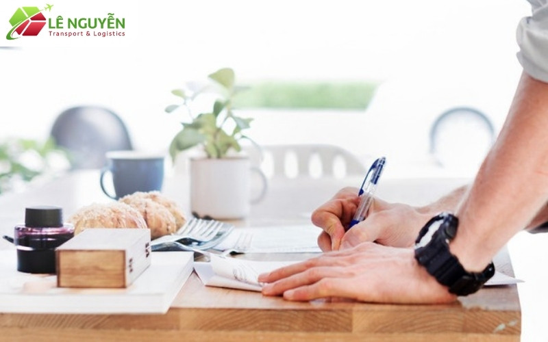 Hồ sơ trong quy trình nhập khẩu hàng hóa - ký chứng từ